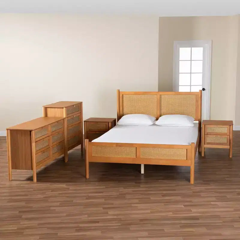 Ensemble de chambre à coucher Japandi 5 pièces Baxton Studio Jenn en bois brun doré, taille grand lit, avec rotin au fini vieilli