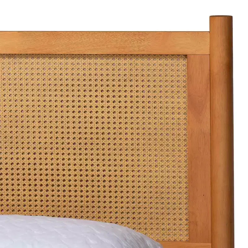 Ensemble de chambre à coucher Japandi 5 pièces Baxton Studio Jenn en bois brun doré, taille grand lit, avec rotin au fini vieilli