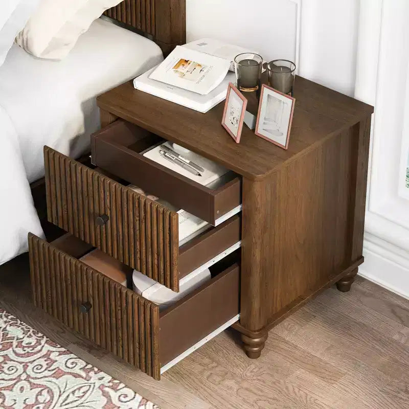 Ensemble de meubles de chambre en bois cannelé 4 pièces Doris de GDFStudio