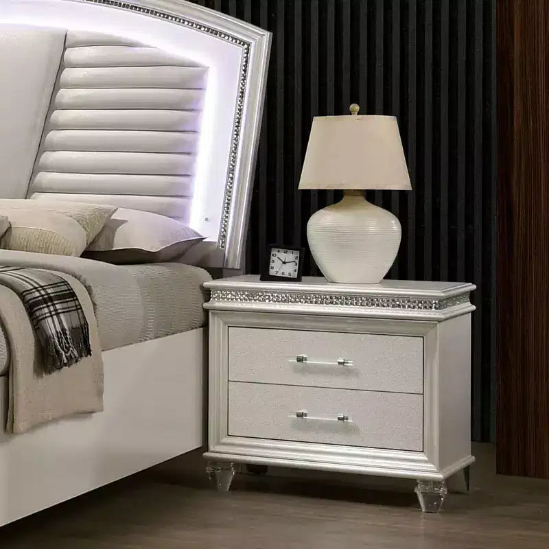 Ensemble de chambre en granit 3 pièces California King avec table de chevet et commode Blanc perle - HOMES: Inside + Out