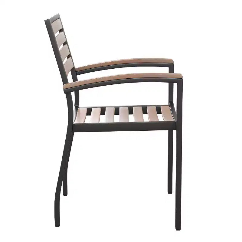 Ensemble de salle à manger Merrick Lane Seven en teck synthétique pour patio avec table, quatre chaises club, parasol de 2,74 m et base