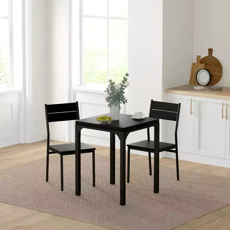 Ensemble de salle à manger 3 pièces HOMCOM avec 2 chaises assorties et design polyvalent pour petits espaces