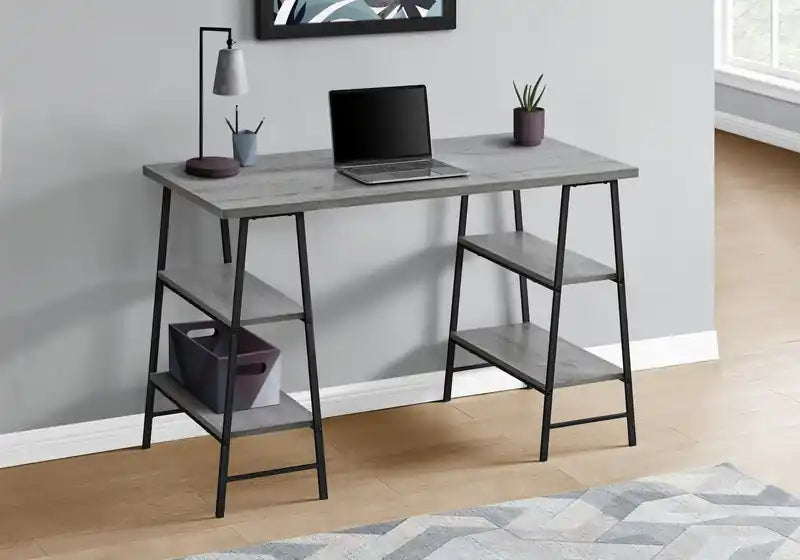47.25 Bureau avec pieds tréteaux