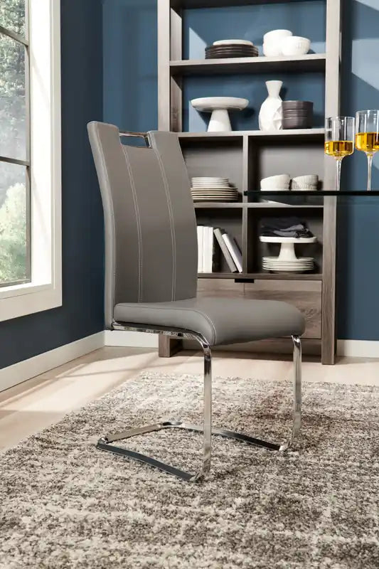 Chaise de salle à manger en similicuir